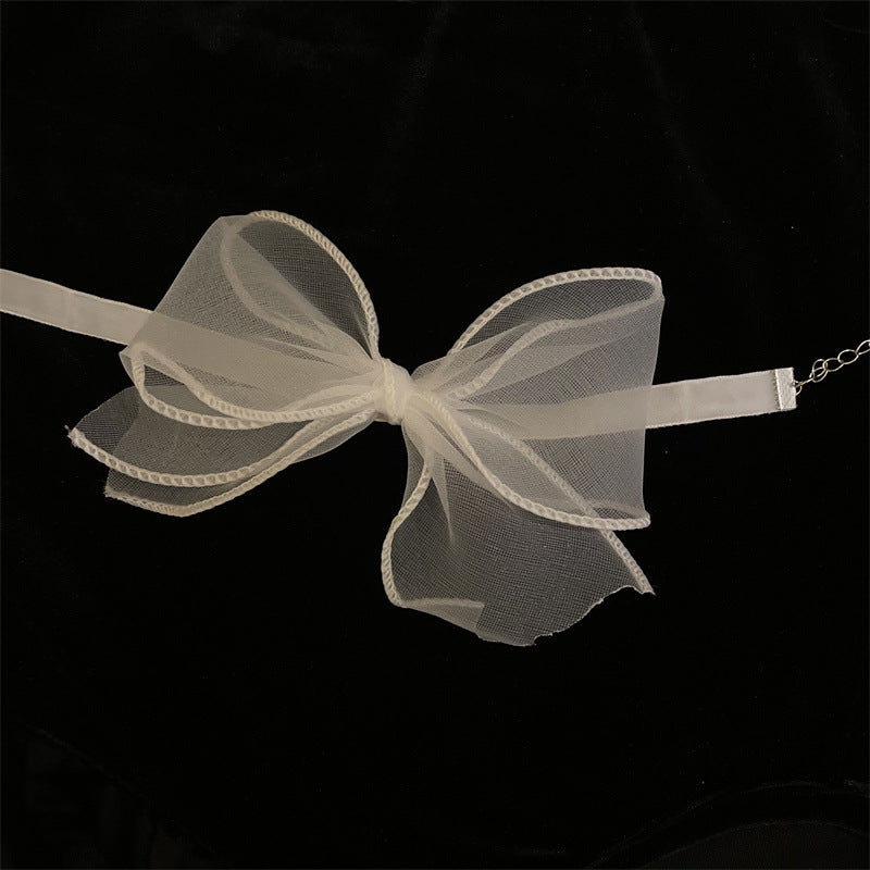 The Bow Necklace